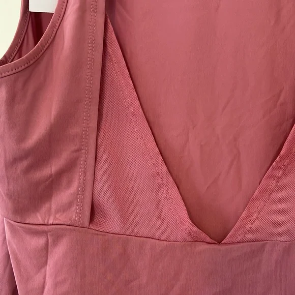 NWT Nike Tank women’s size medium - Picture 4 of 5